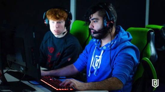 马斯克挑战LOL最强战队T1的Grok 5实力揭秘